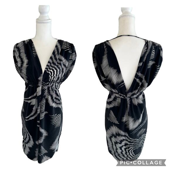 Black Halo Dresses & Skirts - Black Halo Y2K 100% Silk Shift Dress V Back Plunge Neck Sleeveless Size 8